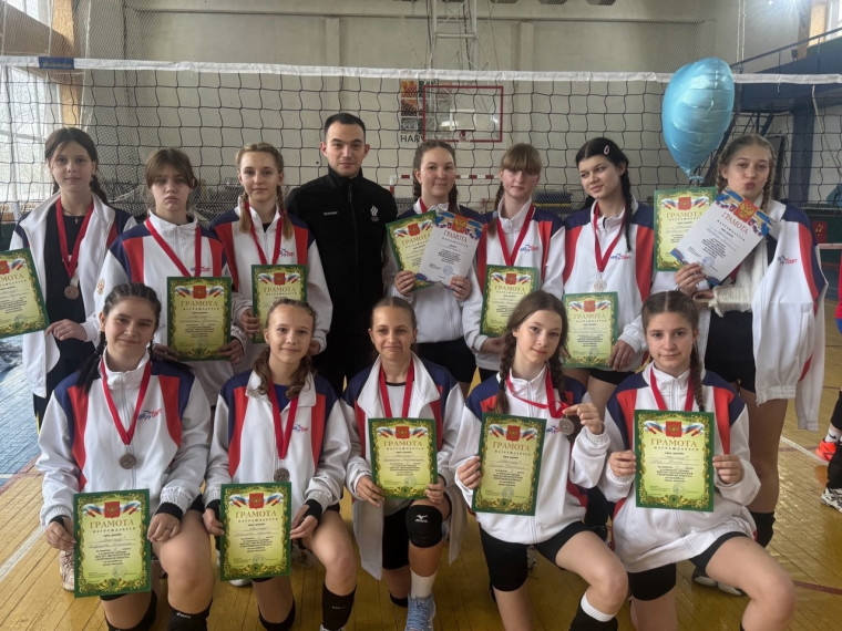 Вчера команда нашей школы принимала участие в Турнире МКУДО "Володарская спортивная школа" по волейболу среди девушек..